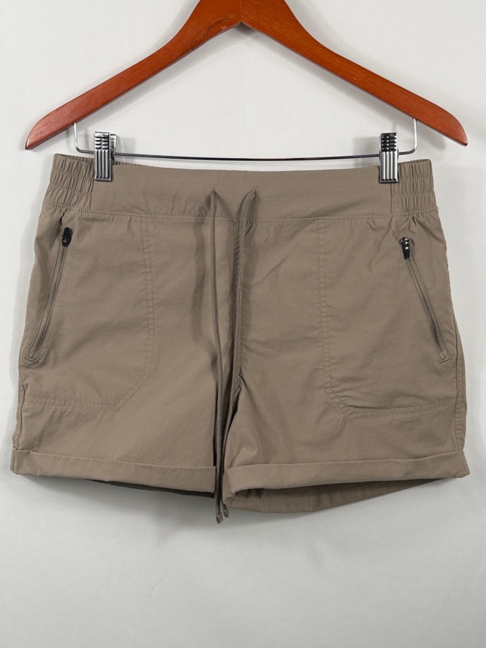 Eddie Bauer Taupe Drawstring Cargo Shorts Zip Pockets. Womens Size M. Inseam 3”